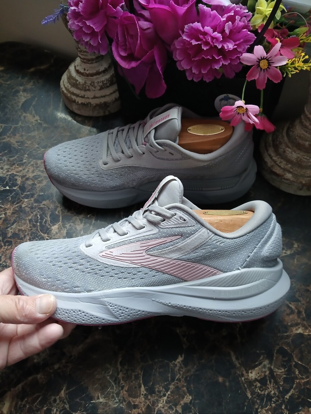 Brooks Adrenaline GTS 24 Comfort/Athletic Medical Field Shoes Size 7.5 for Wom